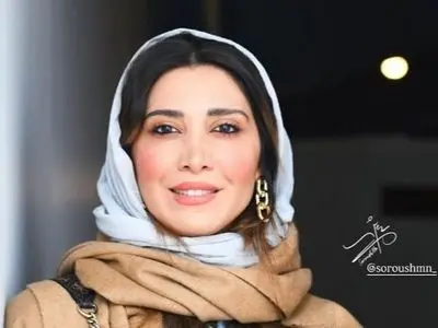 فیلم / نیکی مظفری: توی بچگیم اینقدر زتش بودم که بابامو مامانم گردن نیمگرفتن من دخترشونم /  توی 40 روزگیم سبیل داشتم !