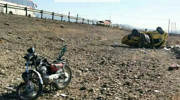 تصادف عجیب موتور سیکلت با تاکسی سمند در جاده مشهد +عکس