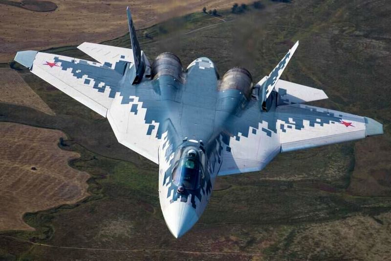 (تصاویر) مقایسه کابین خلبان جنگنده‌ های سوخو SU-35S و SU-57