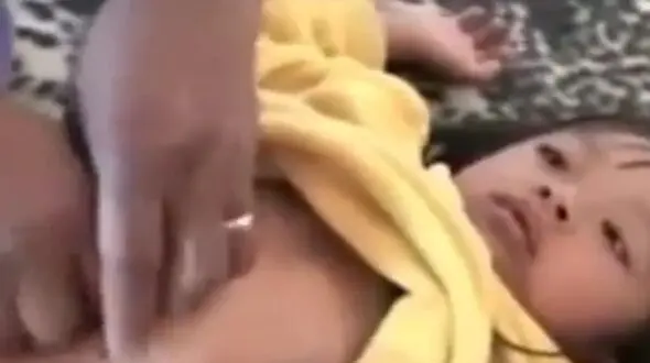 شیوه عجیب جراحی یک مرد اندونزیایی بدون استفاده از تیغ + فیلم