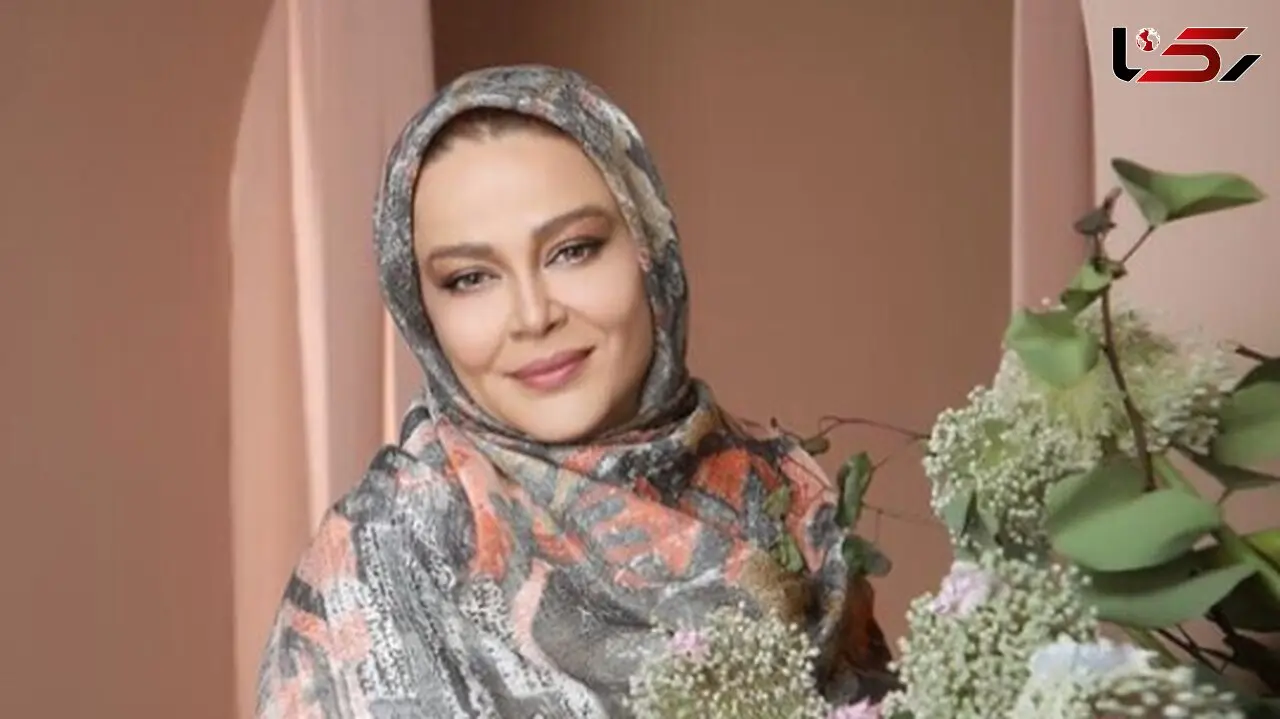 فیلم/ نگاهی به خونه زندگی لوکس و دلباز بهاره رهنما و تابلوهای آنتیک و رنگارنگ نصب شده روی دیوار