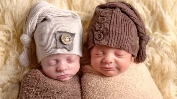 این آبادی هیجان انگیز روستای دوقلوها در ایران است/ از بچگی تا پیری باهم اشتباه گرفته میشن+عکس