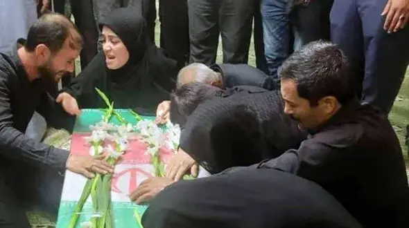 وداع با پیکر مرزبان شهید محمد مهدی احمدی در بجنورد/  تشییع شهید فردا انجام می‌شود