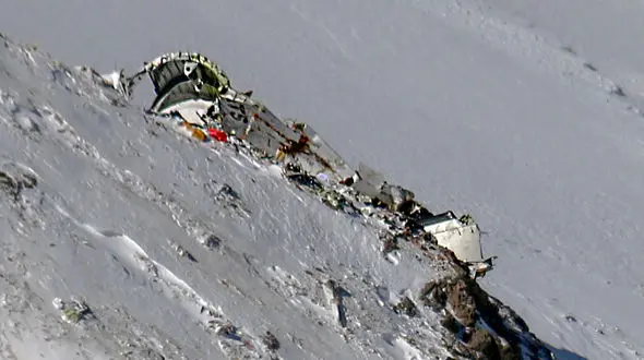 اجساد در یک شیب تند و محدوده وسیع قرار دارند