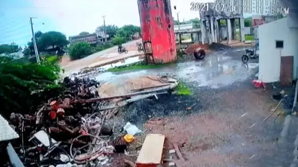 لحظه وحشتناک  ترکیدن مخزن آب + فیلم دیدنی