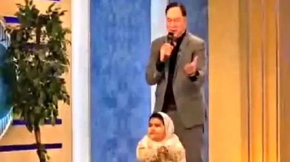 فیلم آواز شاد / دختر بچه تپل تیپ ننه بزرگی زده با علی اکرم بایرام اف چه رقصی میکنه همه غش !