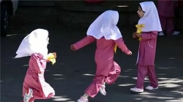 اخراج ناظم مدرسه به خاطر  ضرب و شتم دانش‌آموز دبستانی به خاطر حجاب