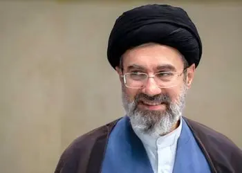 فیلم / آیت الله مجتبی خامنه ای به زبان ژاپنی و انگلیسی مسلط است / قبل از خواستگاری از همسر شهیدش امتحان تافل داشت 