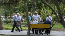 بازنشستگان تامین اجتماعی در انتظار واریز عیدی 10 میلیونی / پول عیدی از جیب چه کسی می آید؟