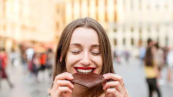 ازدواج زوج عاشق در وان شکلات / عقد در حمام خوانده شد ! + عکس