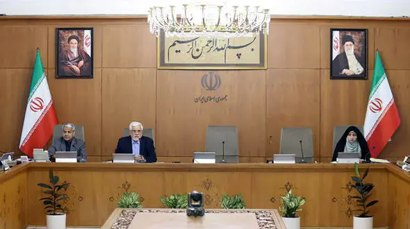 گزارش وزیر بهداشت از کاهش چشمگیر مهاجرت کادر درمان در 6 ماهه دوم سال 1403