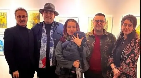 عکس ها / تیپ و استایل خانم بازیگران در افتتاحیه نمایشگاه آرامه /  مونا کرمی، کمند امیرسلیمانی و دیگر بازیگران