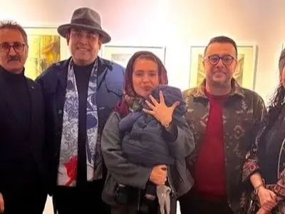 عکس ها / تیپ و استایل خانم بازیگران در افتتاحیه نمایشگاه آرامه /  مونا کرمی، کمند امیرسلیمانی و ...