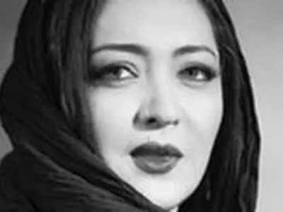 فیلم / عاشقانه‌ای از نیکی کریمی با شعری از فروغ فرخزاد، صدایی که روح را مهمان ابرها می‌کند / در اتاقی که به اندازهء یک تنهاییست دل من به اندازهء یک عشقست