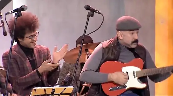 هیجان علی انصاریان از گیتار زدن + فیلم 