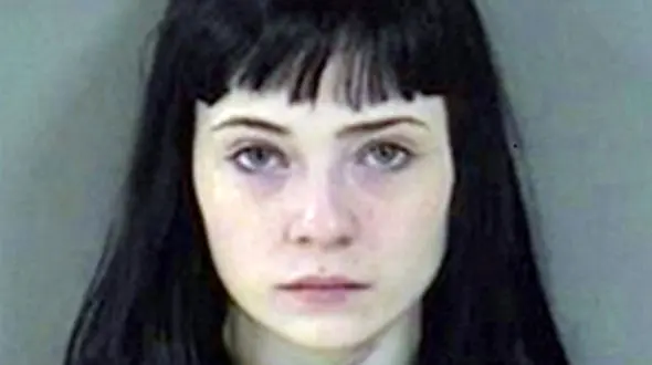 کتک خوردن داماد به خاطر عدم توجه به عروس / زن جوان امریکایی بازداشت شد + عکس