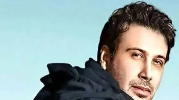 عکس / محسن چاوشی با عزیزترین‌هایش؛ تصویری رویایی از خواننده محبوب در ساحل