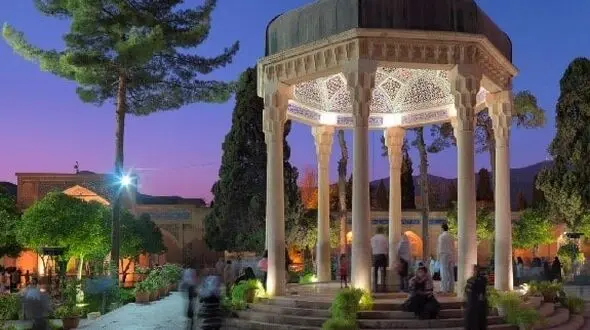 شب گردی در شیراز؛ خیابان‌های دیدنی شیراز برای گردش شبانه