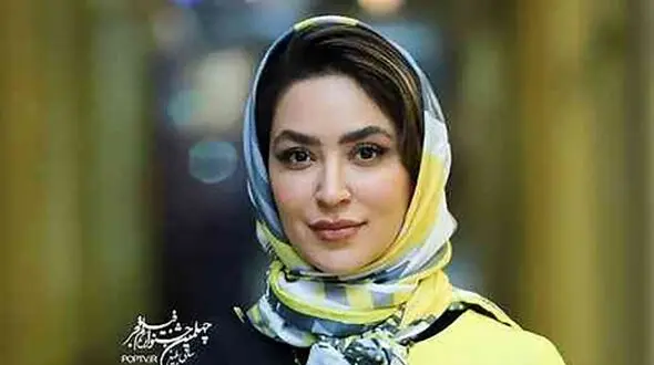 نگاهی به ژست عجیب فریبا طالبی و همسرش با استایل خون‌آشامی / بالاخره شوهر طراح لباس باشی اینجوری باید تیپ بزنی