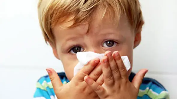 ۷ راهکار برای درمان ریزش بی امان آب بینی