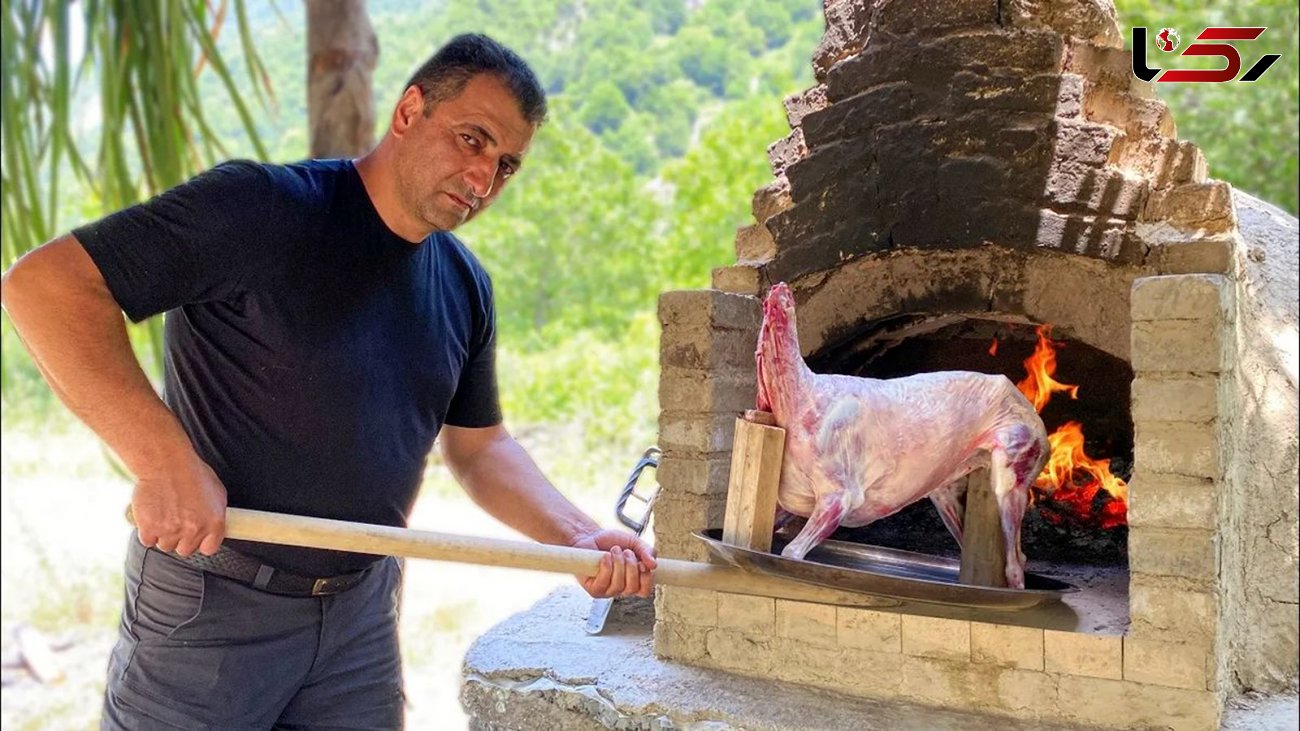 فیلم/ آشپز مشهور یک گوسفند کامل را برای کودکان روستا در تنور کباب کرد 