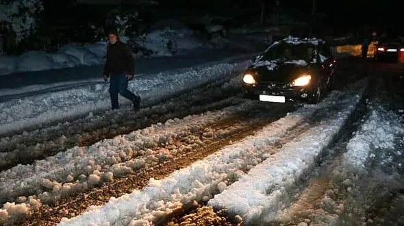 گرفتاری 6 ساعته مسافران بجنورد در برف و کولاک