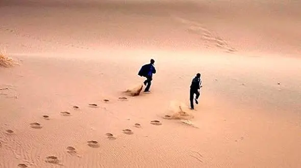 نجات معجزه آسای مرد گمشده در کویر ده نمک / او در یک قدمی مرگ بود