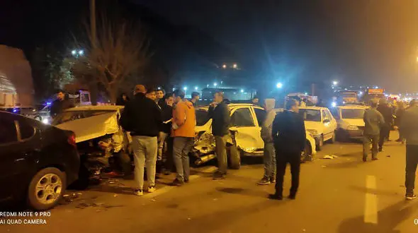 تصادف زنجیره‌ای در جاده خاوران / 11 خودرو تصادف کردند + وضعیت مصدومان