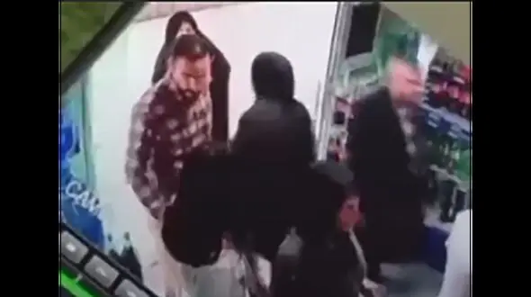 گفت‌وگو با صاحب لبنیاتی جنجالی شاندیز مشهد / مغازه فک پلمب شد + جزئیات درگیری