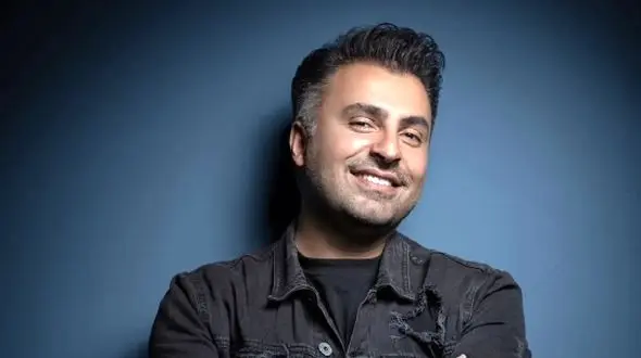 آواز احساسی؛ طلیسچی تو کنسرت چند هزار نفریش این آهنگو مخصوص یه نفر خوند و زد زیر گریه