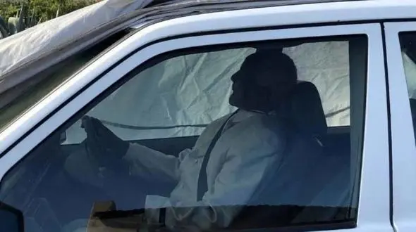 خاکسپاری مرد آفریقایی با خودروی مورد علاقه‌اش! + تصاویر