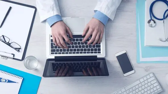 توییت تامل برانگیز سخنگوی نظام پزشکی / تا 3 سال دیگر گدای پزشک می شویم !