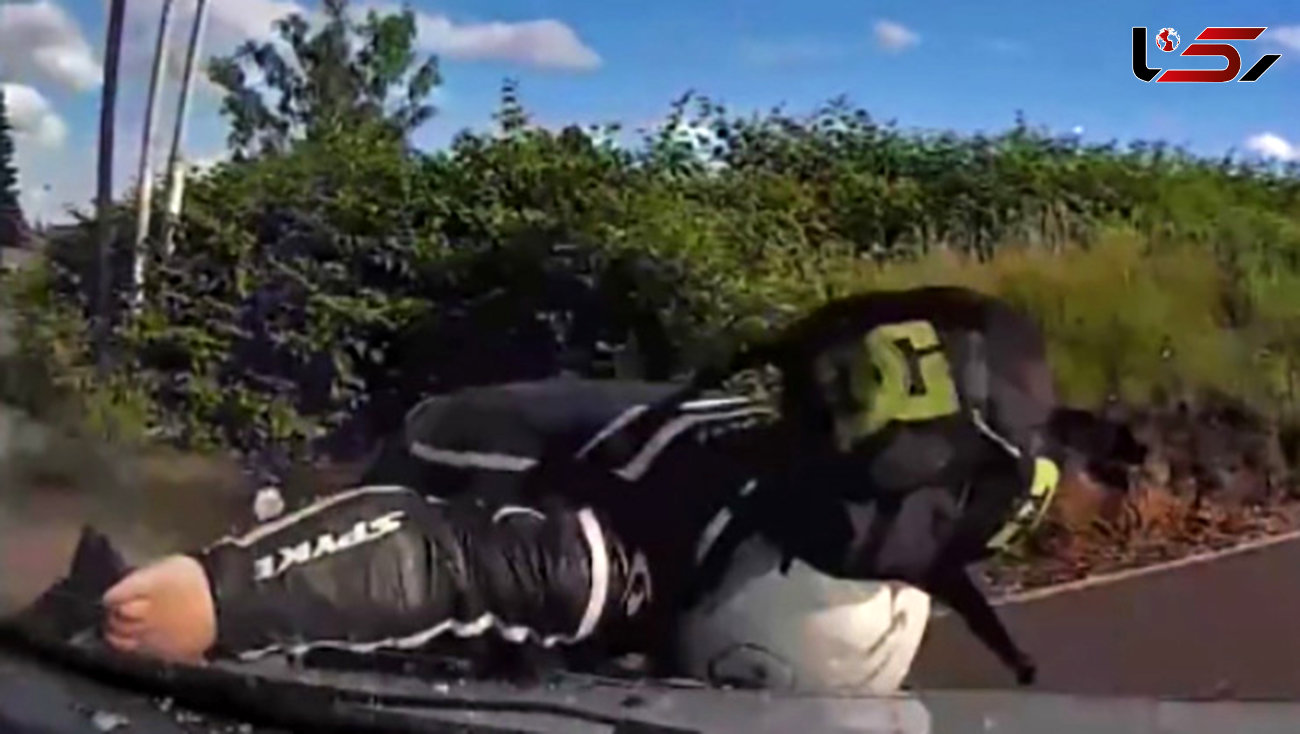 فیلم لحظه برخورد وحشتناک موتورسیکلت به خودروی سواری