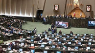 الیاس نادران برای بار دوم در مقابل جایگاه هیات رییسه مجلس به تحصن نشست