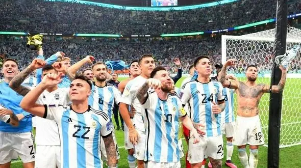 پوستر جذاب بلیچر از صعود مسی و رفقا به نیمه‌نهایی جام‌جهانی+عکس