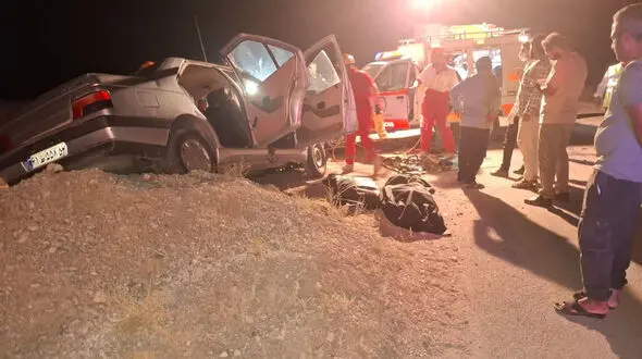 شاخ به شاخ پژو 405 با بنز در جاده فردوس / 3 تن کشته و تنها یک زن زنده ماند + عکس