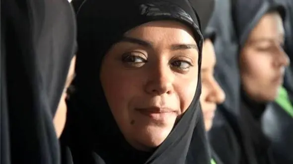 الهام چرخنده: چادرم رو با فندک سوزوندن، کتک خوردم، شیشه ماشینم رو خُرد کردن.. + فیلم