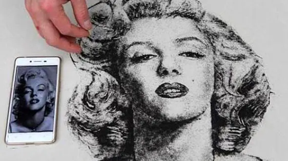 نقاشی با موهای کوتاه شده مشتریان در آرایشگاه/اوج هنرنمایی و خلاقیت یک آرایشگر+عکس