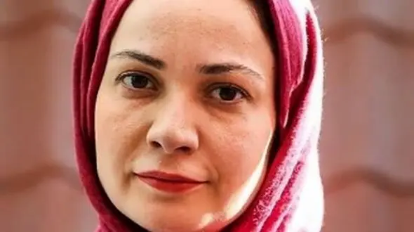 نسرین نصرتی بازیگر سریال پایتخت: در یکی از سکانس های سریال پایتخت نقص جسمی سراغم آمد! مهره کمرم آسیب دید مجبور بودم با کمربند آهنی بازی کنم!