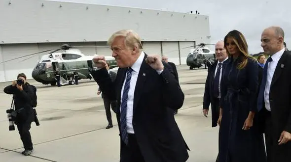 ژست عجیب ترامپ در روز 11 ستامبر +عکس