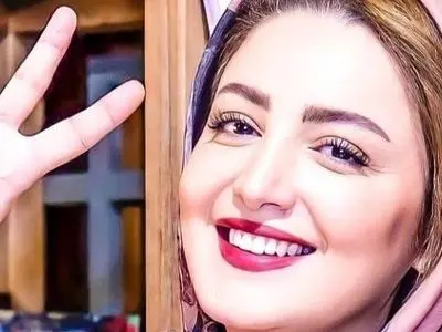 فیلم/ ساده و نچرال مثل شیلا خداداد: موهامو رنگ نمی کنم چون همینجوری طبیعی بودن رو دوست دارم؛ وقتی عروسی برم لاک میزنم و برمیگردم پاک میکنم!