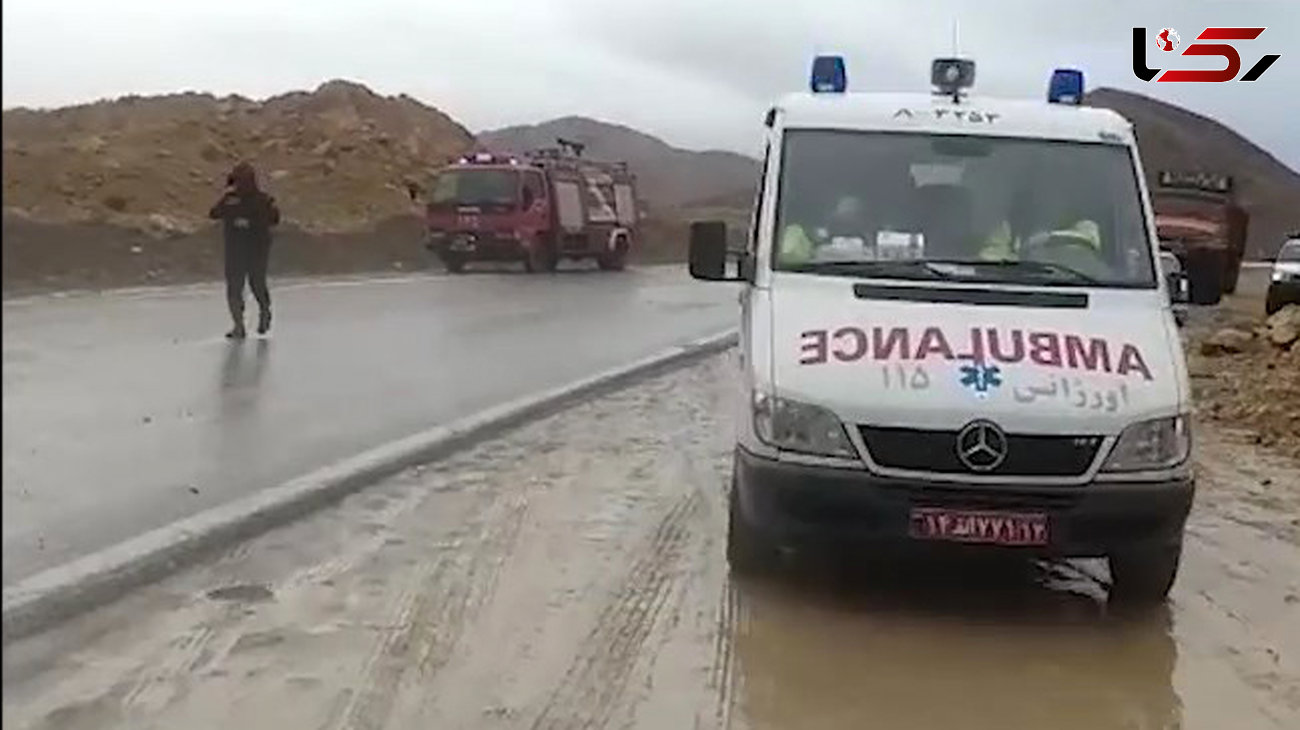 فیلم واژگون شدن اتوبوس در جاده اصفهان/ 35 مسافر داشت