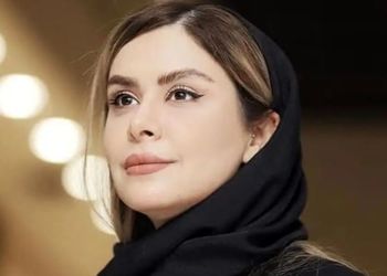 فیلم / خانم مجری سابق تلویزیون رو قطعا با این تیپ نمی‌شناسید / لباس مجلسیِ عروسکی و صورتی رنگ نجمه جودکی در فضای مجازی سروصدا به پا کرد!