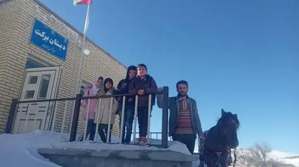 حسین صادقی معلمی  از شهرستان چاراویماق / معلمی که جمله "آن مرد با اسب آمد " را از صمیم قلب  هر روز معنی می کند 