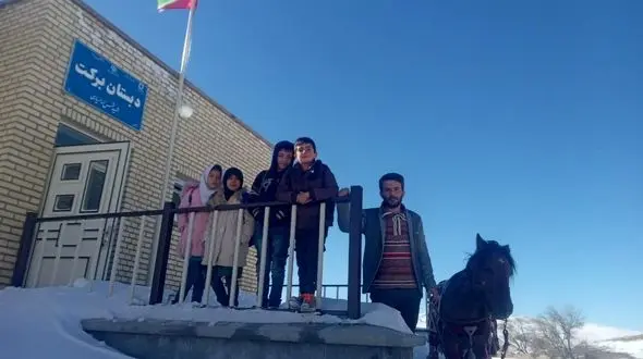 حسین صادقی معلمی  از شهرستان چاراویماق / معلمی که جمله "آن مرد با اسب آمد " را از صمیم قلب  هر روز معنی می کند 