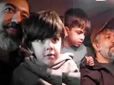 فیلم آواز احساسی محمود کریمی با نوه و بچه ها داخل ماشین