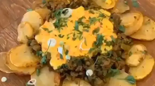 طرز تهیه خوراک سیب زمینی با گوشت چرخ کرده + فیلم