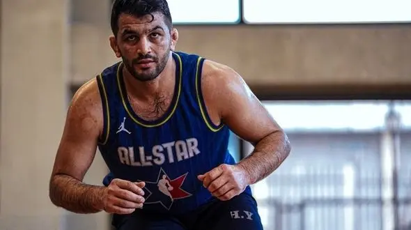 شرایط حسن یزدانی پس از جراحی کتف با ظاهری کاملا متفاوت 