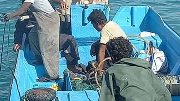  بازگشت صیادان دیری به آغوش خانواده / آنها 5 روز در خلیج فارس گمشده بودند  + عکس