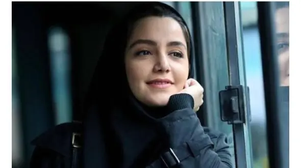 شباهت عجیب «نازنین بیاتی» به خواهر بزرگش در یک سلفی دو نفره/ باهم مو نمیزنن!